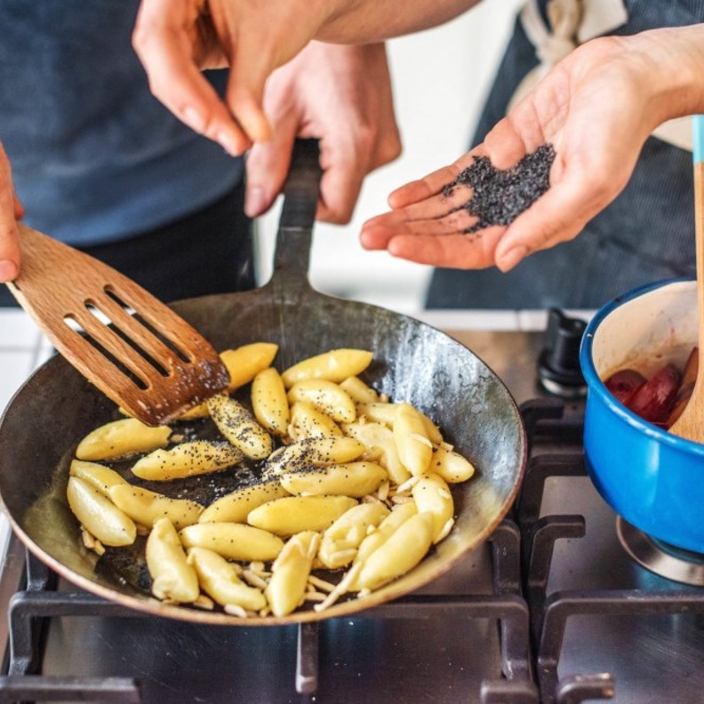 اعداد الطعام في المنزل