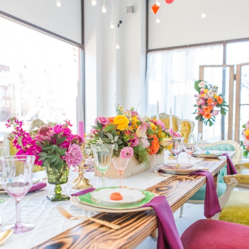  الزهور والأوراق الملونة لزينة غرفة طعام ربيعية