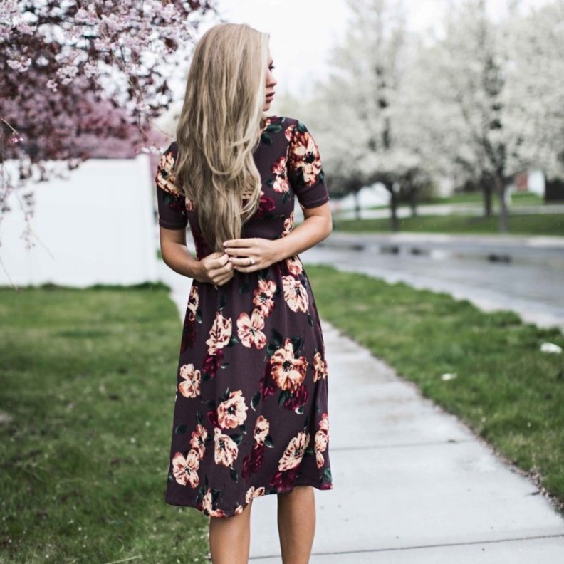 فساتين بنقشة الورود