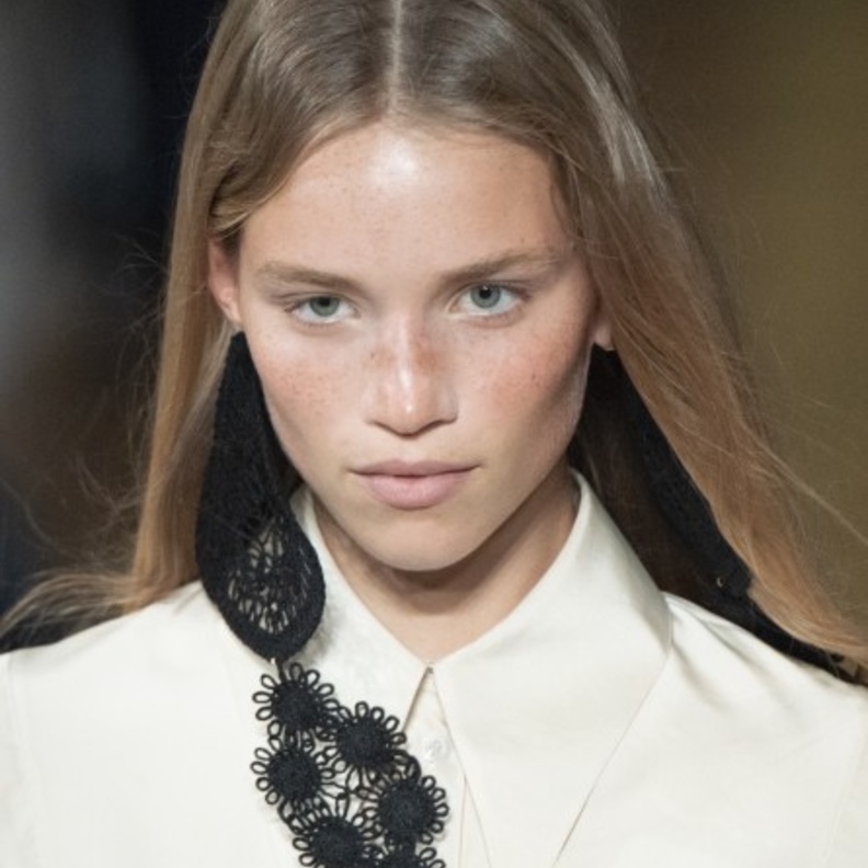  تطبيق مكياج عيون طبيعي اثناء الحجر المنزلي