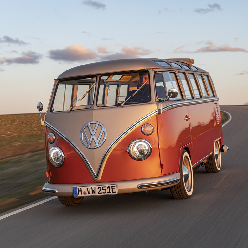 فولكس فاغن تجدد سيارة T1 Samba