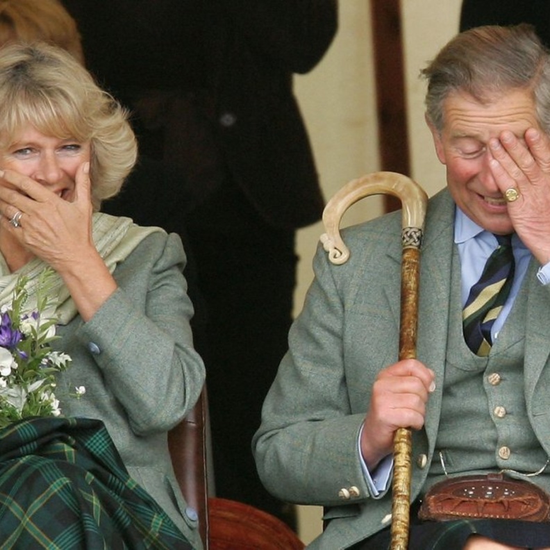 تشارلز الضاحك مع كاميلا.. الحزين مع ديانا