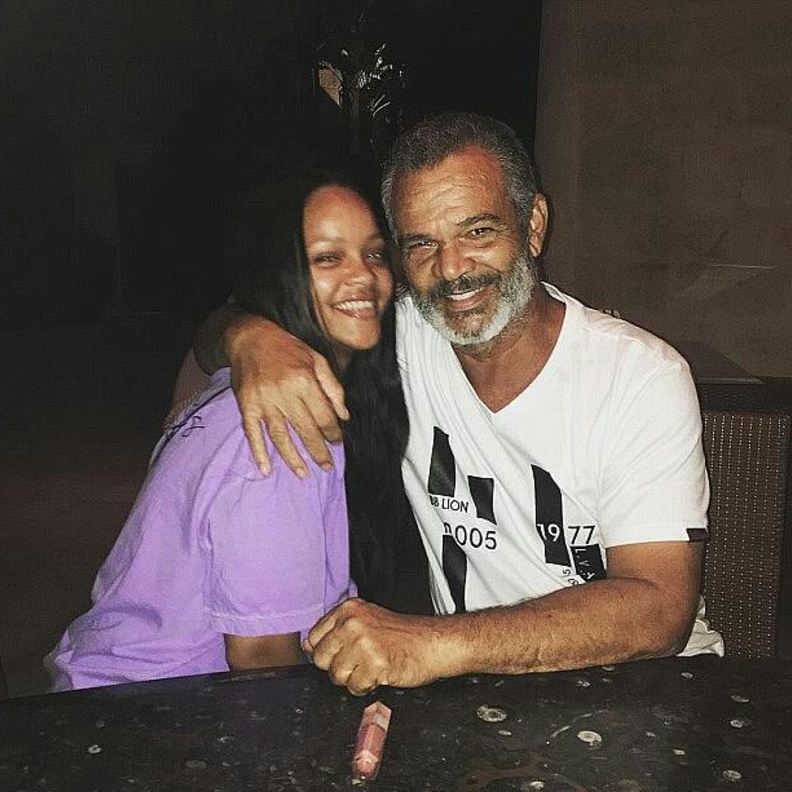 ريهانا و والدها 