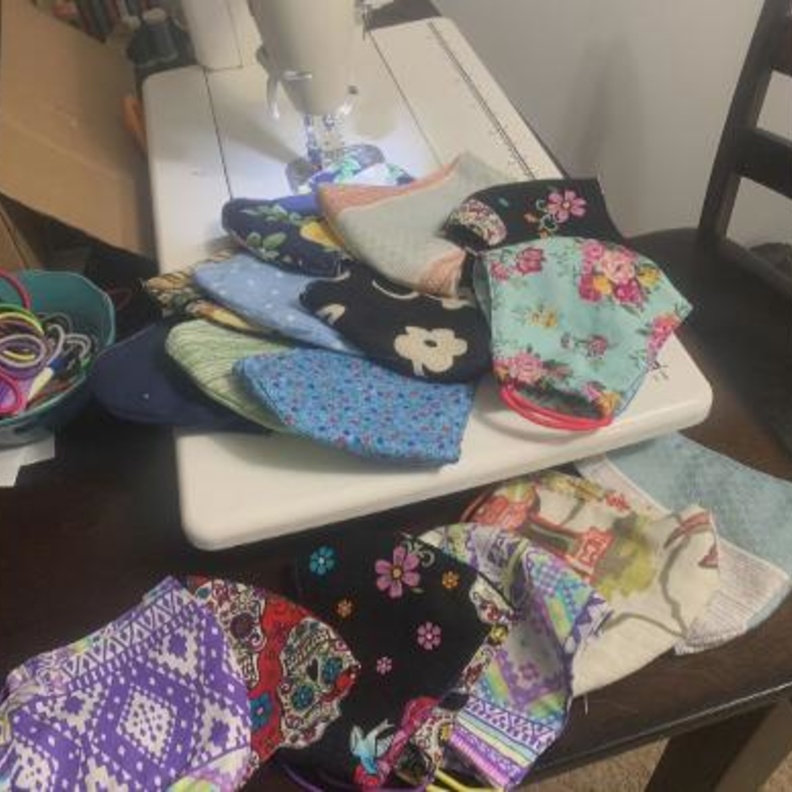  صنعت عروس المستقبل 400 كمامة خلال اسبوع واحد