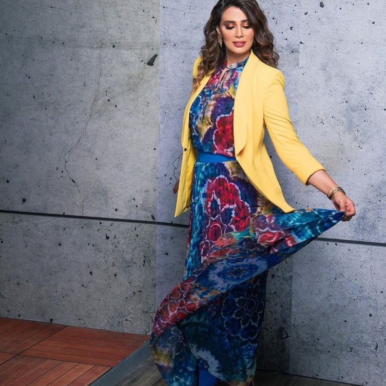 اجمل اطلالات رمضان بموضة الفستان الطويل والمزخرف من الاعلامية ندى الشيباني