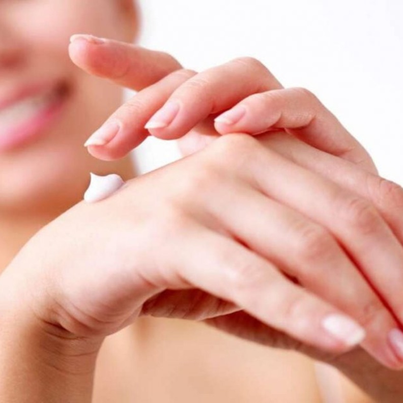 استخدمي الألو فيرا لتخفيف مشكلة جفاف اليدين