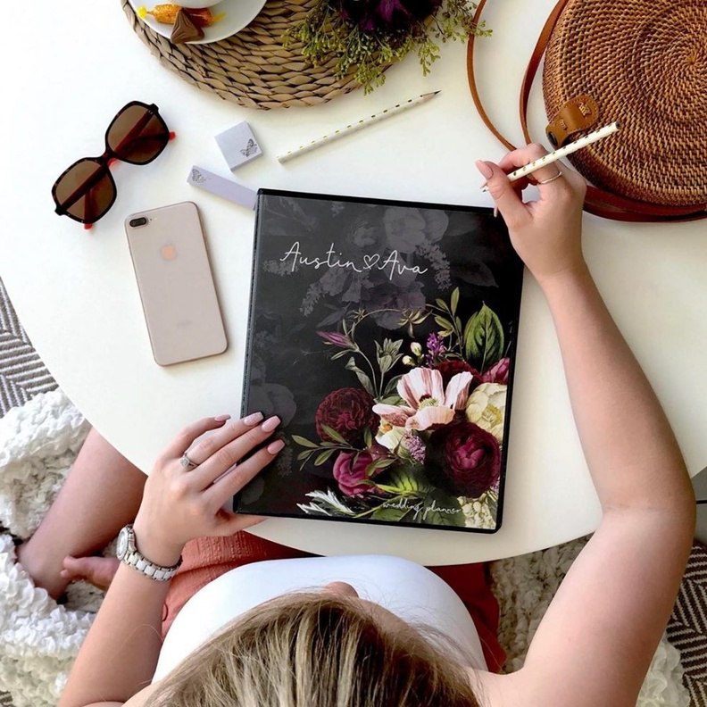 يمكنك تحضير بطاقات الزفاف عبر الانترنت