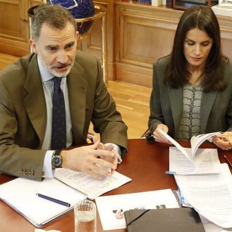 الملكة ليتيزيا تشارك في مؤتمر فيديو مع ممثلي مؤسسة خيرية للأطفال