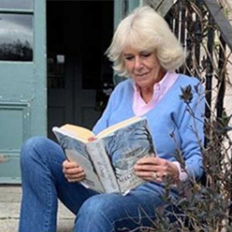 كاميلا باركر تكشف عن الكتب المفضلة لديها خلال فترة الحجر المنزلي