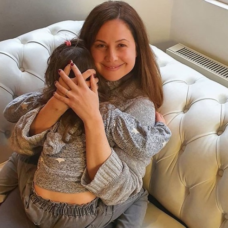  ريّا أبي راشد مع ابنتها لولا