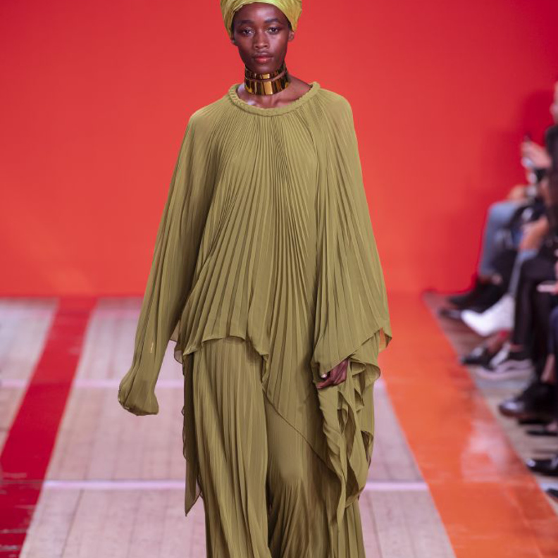 ملابس باللون الاخضر الزيتي موضة رمضان 2020 من Elie Saab