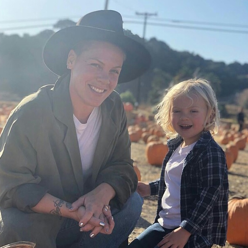 بينك و ابنها 