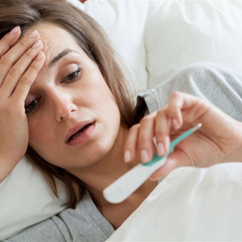 ارتفاع حرارة الجسم درجتين عن الطبيعي من علامات أنواع الحمى