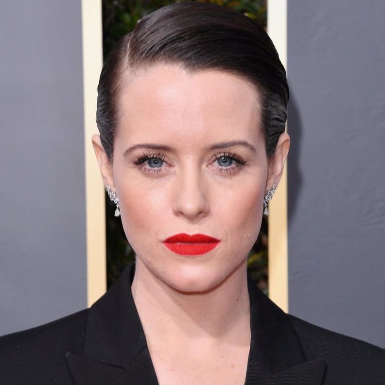 أحمر شفاه جريء من إطلالات كلير فوي