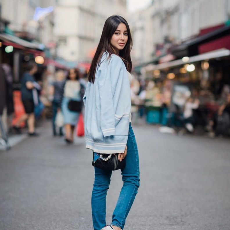 ملابس رياضية وكاجوال من وحي أسيل عمران مع بنطلون الجينز الضيق