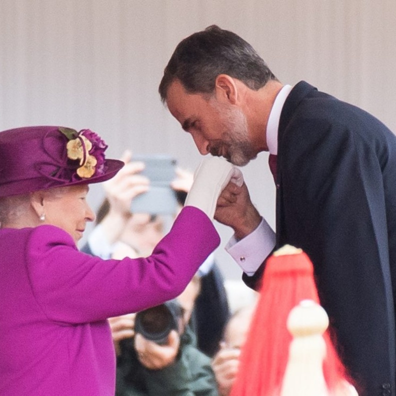 لكل عائلة ملكية بروتوكول.. هكذا تختلف القواعد من واحدة إلى أخرى