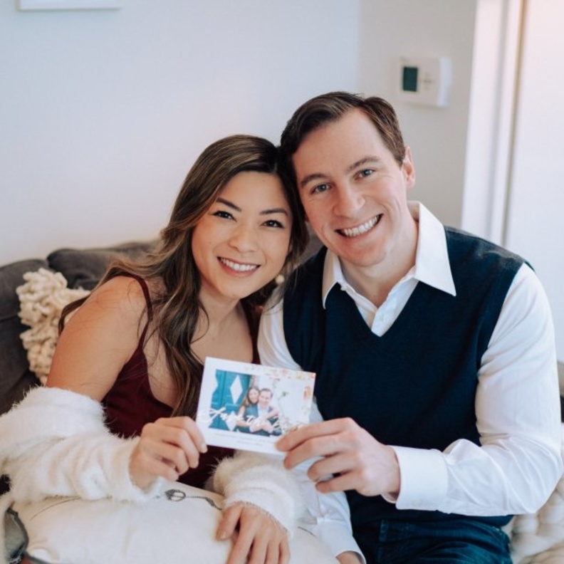 صورة او فيديو على مواقع التواصل الاجتماعي من الافكار الجميلة للاعلان عن تأجيل حفل الزفاف