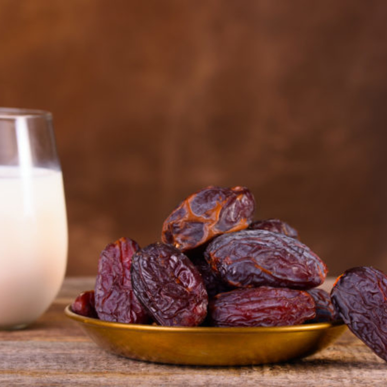 التمر و الحليب يعززان مناعة الجسم