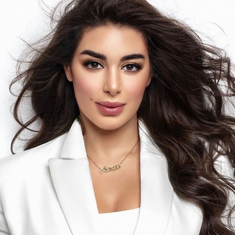 ياسمين صبري في حفل عقد قرانها تعمتد المكياج الناعم