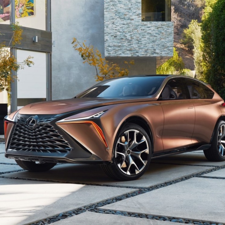 سيارة لكزس 2021