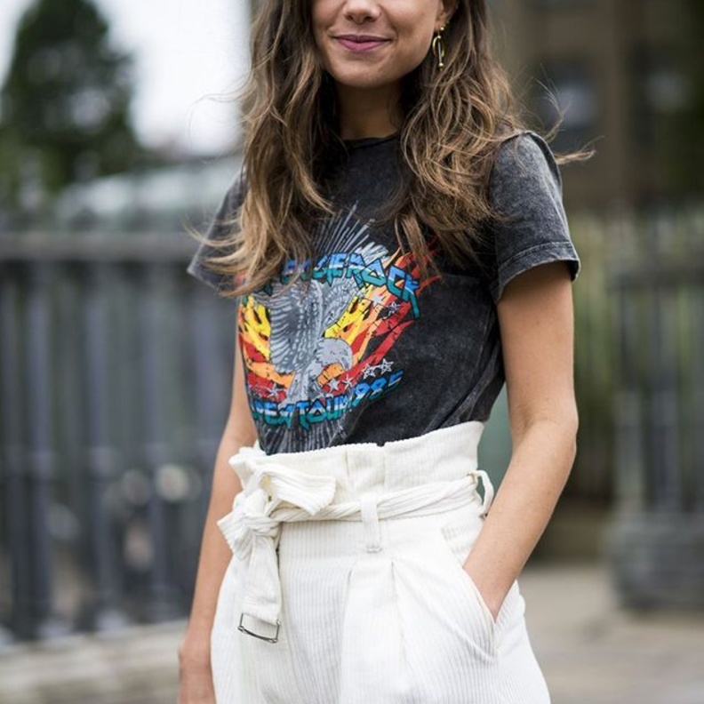 تنسيقات ناعمة ومريحة في التيشرت المطبوع