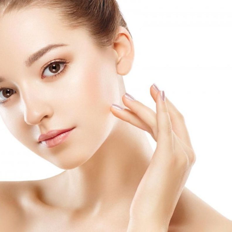  قشر البرتقال وماء الورد يعملان على سحب الرؤوس السوداء