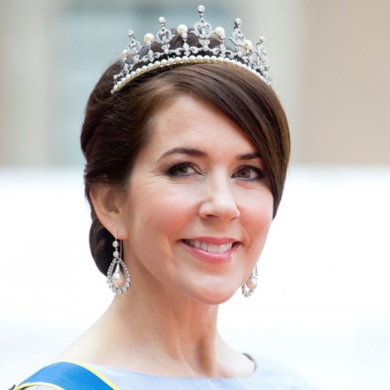 ماذا في صندوق مجوهرات ملكة الدنمارك المستقبلية.. الأميرة ماري؟