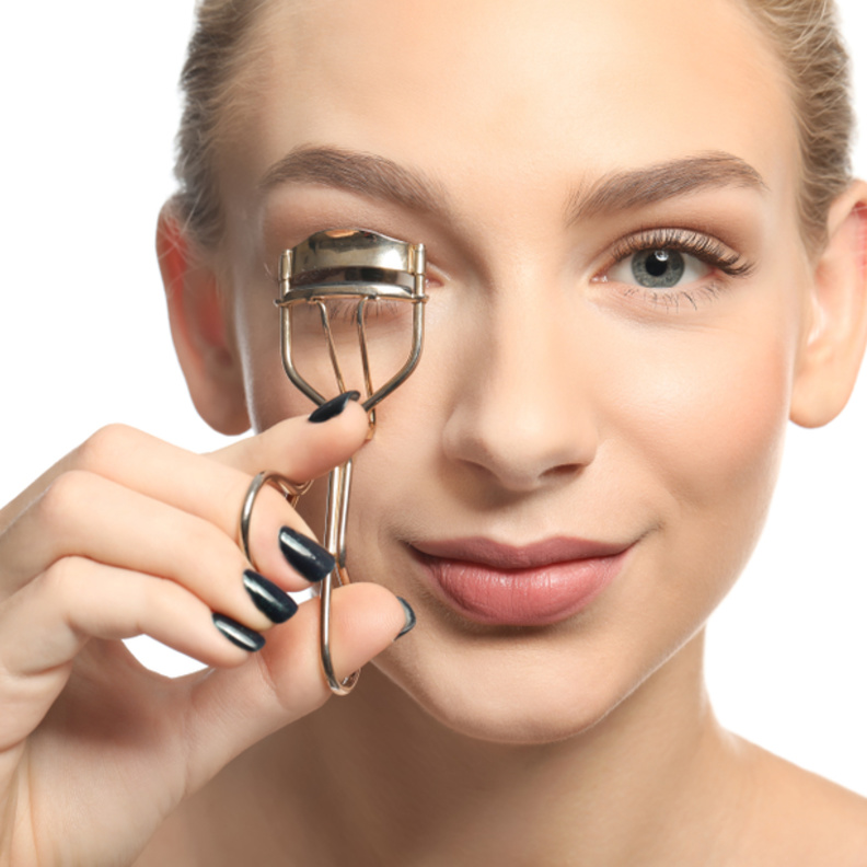  إجعلي عينيك تبدو أكبر بخطوات بسيطة في المكياج