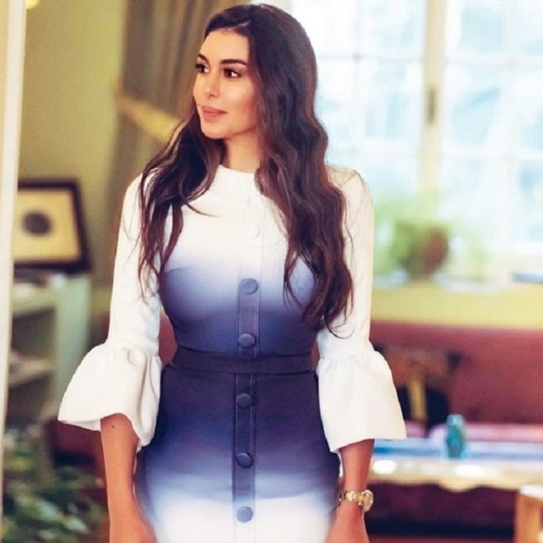 فستان من مجموعة انطوان القارح