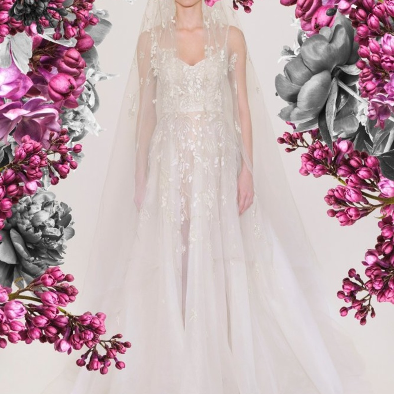  فستان بحمالات رفيعة من ريم عكرا