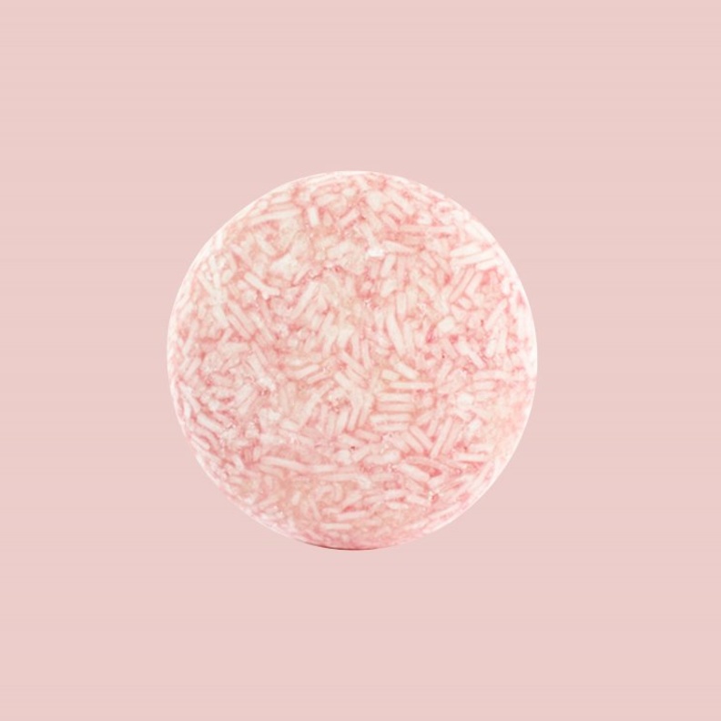 علامة Ethique تقدم للمرأة بلسم للشعر مصنوع من زيت جوز الهند