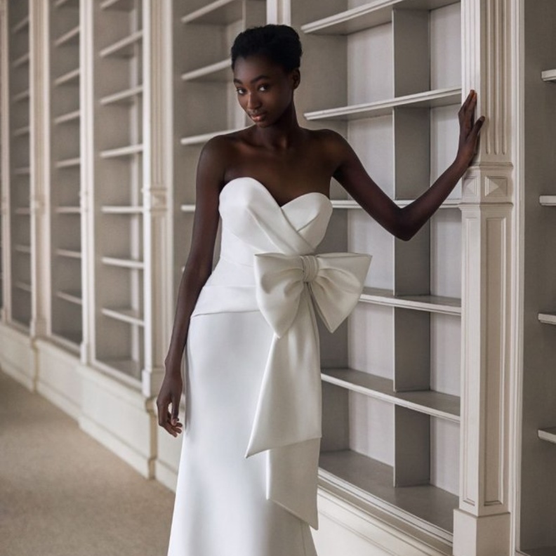 فساتين زفاف ناعمة و مكشوفة الاكتاف من عرض ازياء Viktor & Rolf لصيف 2021