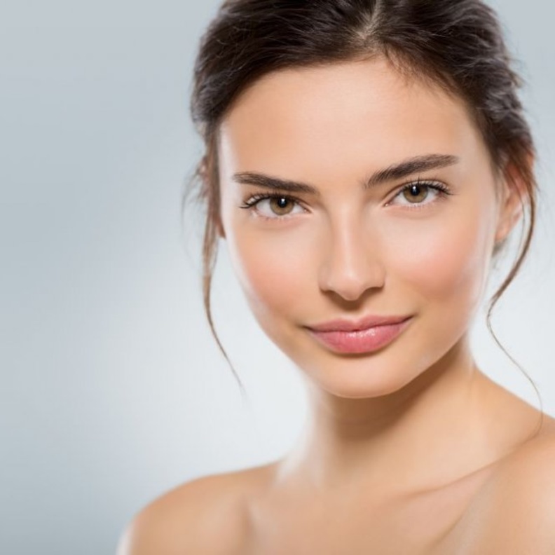 ضعي ماسكات الوجه من خلطات طبيعية لتوريد البشرة