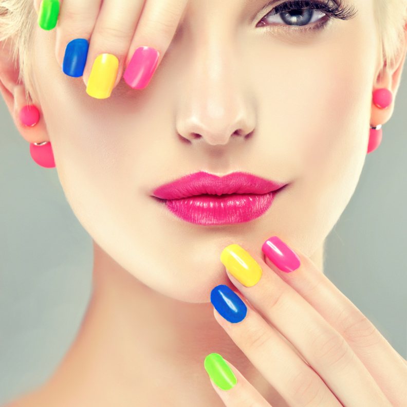 مناكير ملون