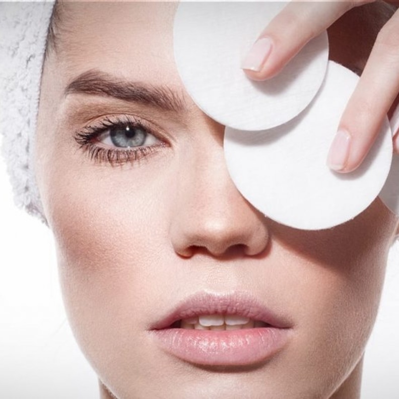 كيفية عمل مزيل مكياج طبيعي في المنزل خلال ايام الحجر