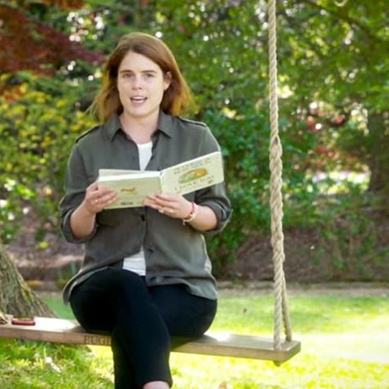 الأميرة يوجين تنضم لوالدتها وتقرأ قصة للأطفال في مقطع فيديو جديد