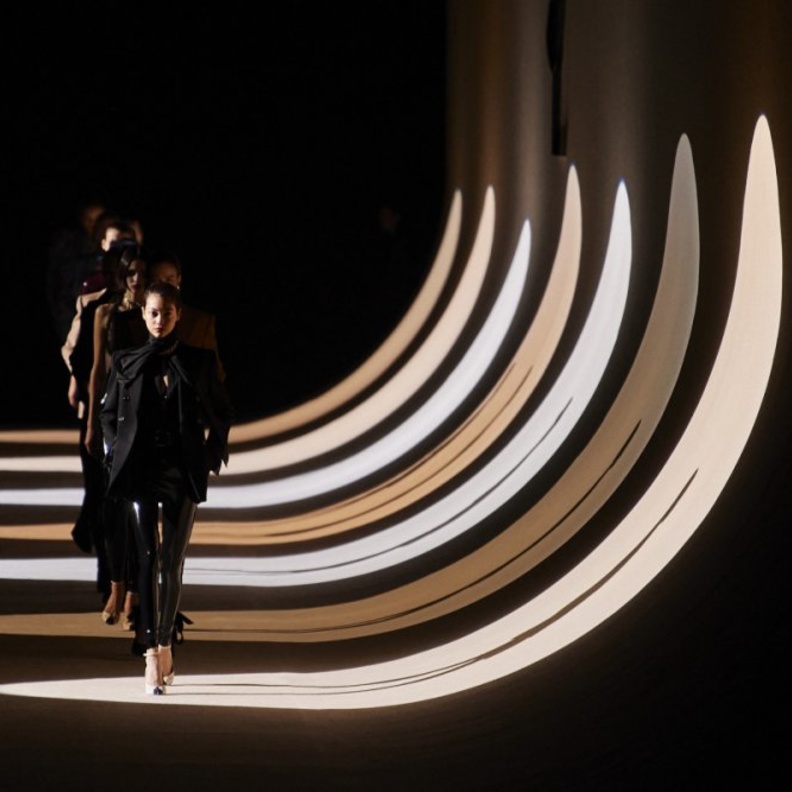 دار Saint Laurent تغيّر وتيرة واستراتيجية عملها 