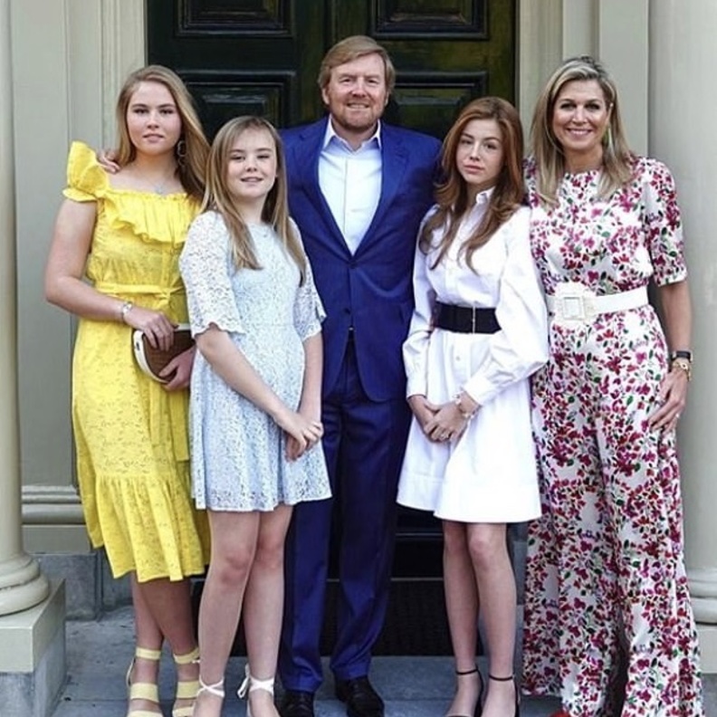 اناقة الملكة ماكسيما وبناتها 