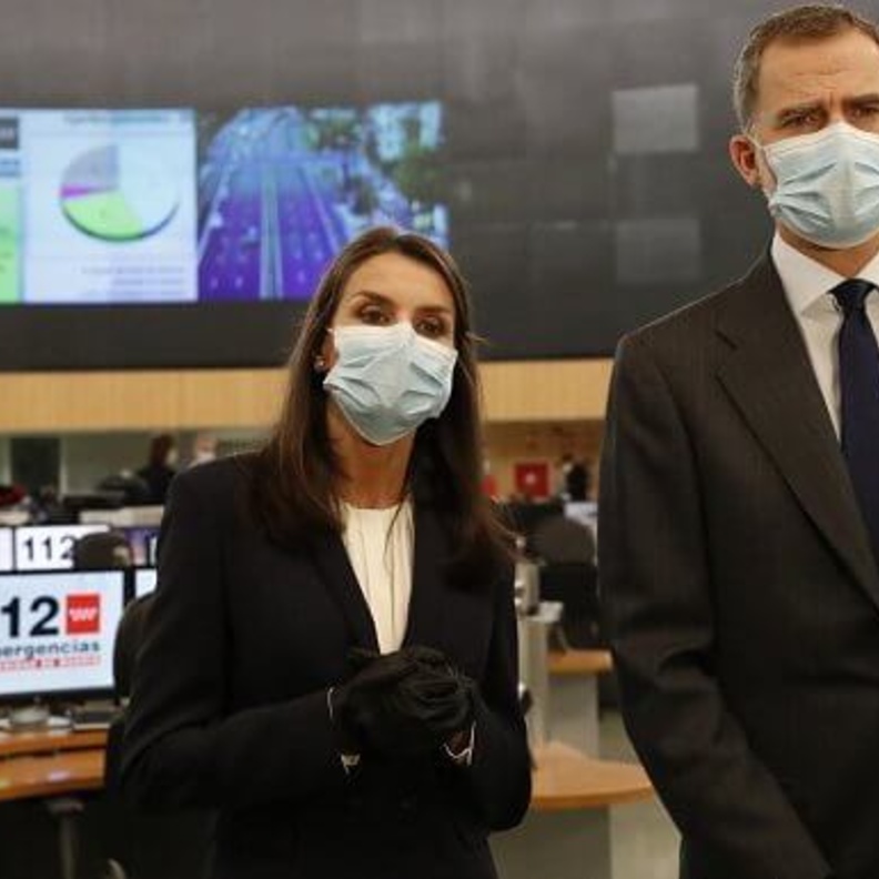 ملك وملكة إسبانيا يزوران مركز طبي للطوارئ