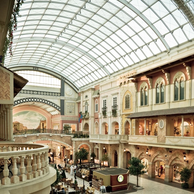 مولات دبي التي بدأت في استقبال زوارها