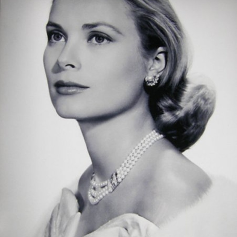 طقم اللؤلؤ اختارته غريس كيلي من فان كليف اند آربلز