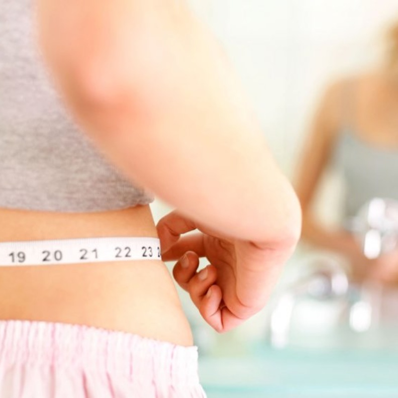 أسباب زيادة الوزن المفاجئ عند النساء