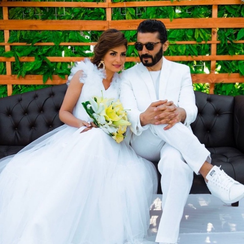 منة فضالي بفستان الزفاف