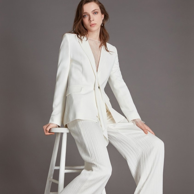  بدلة من roland mouret.