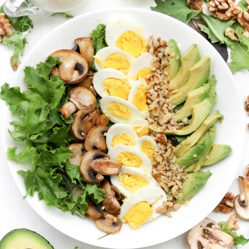 سلطة البيض بالفطر