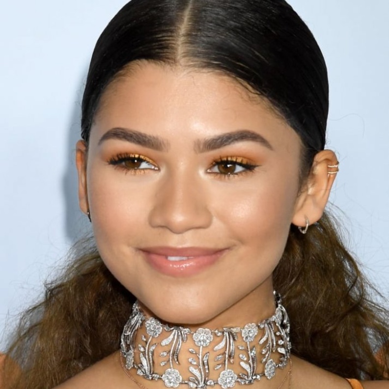 مكياج ذهب ناعم اختارته زندايا