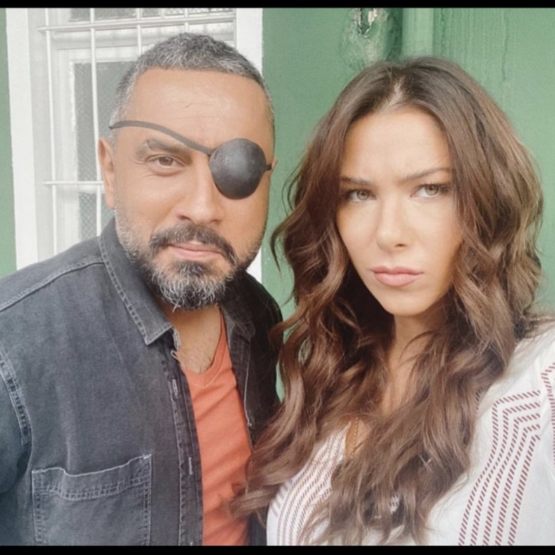 صورة تجمع دانييلا رحمة وقيس شيخ نجيب من كواليس مسلسلهما الرمضاني