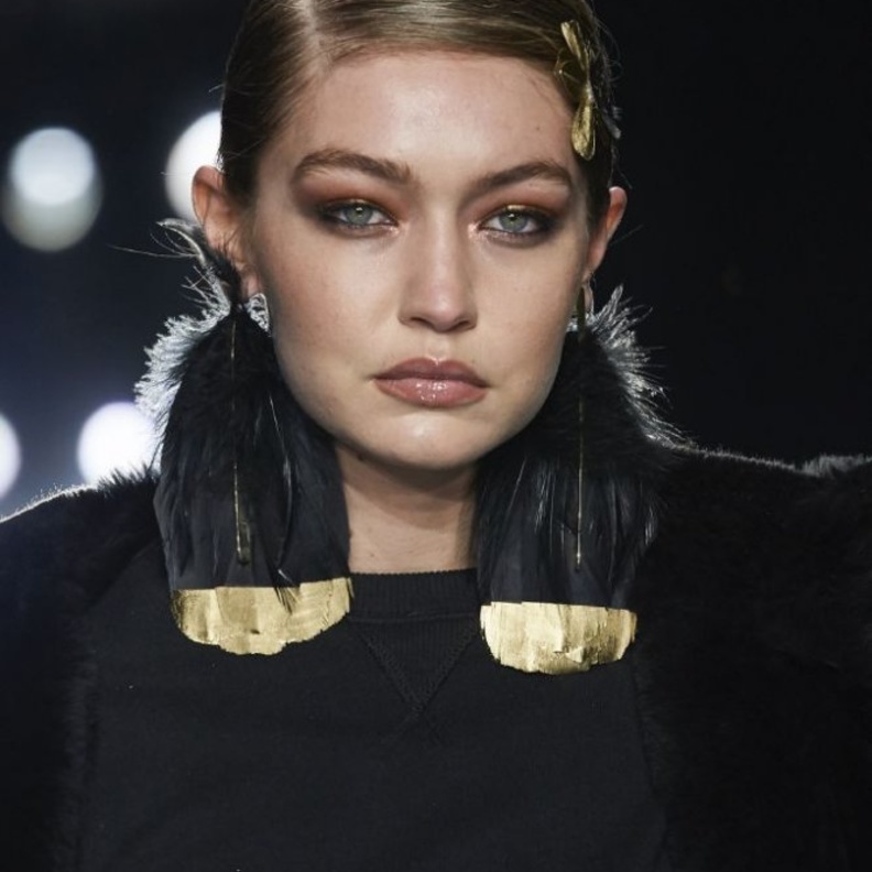 مكياج ناعم شرقي مع الظلال البنية البراقة لسحور رمضان 2020