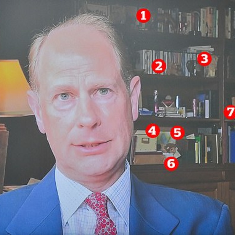 صور من مكتب الأمير إدوارد في منزله