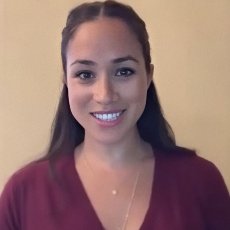 بدّلت ميغان تسريحتها وقامت برفع شعرها من الأمام فيما تركته منسدلاً من الخلف